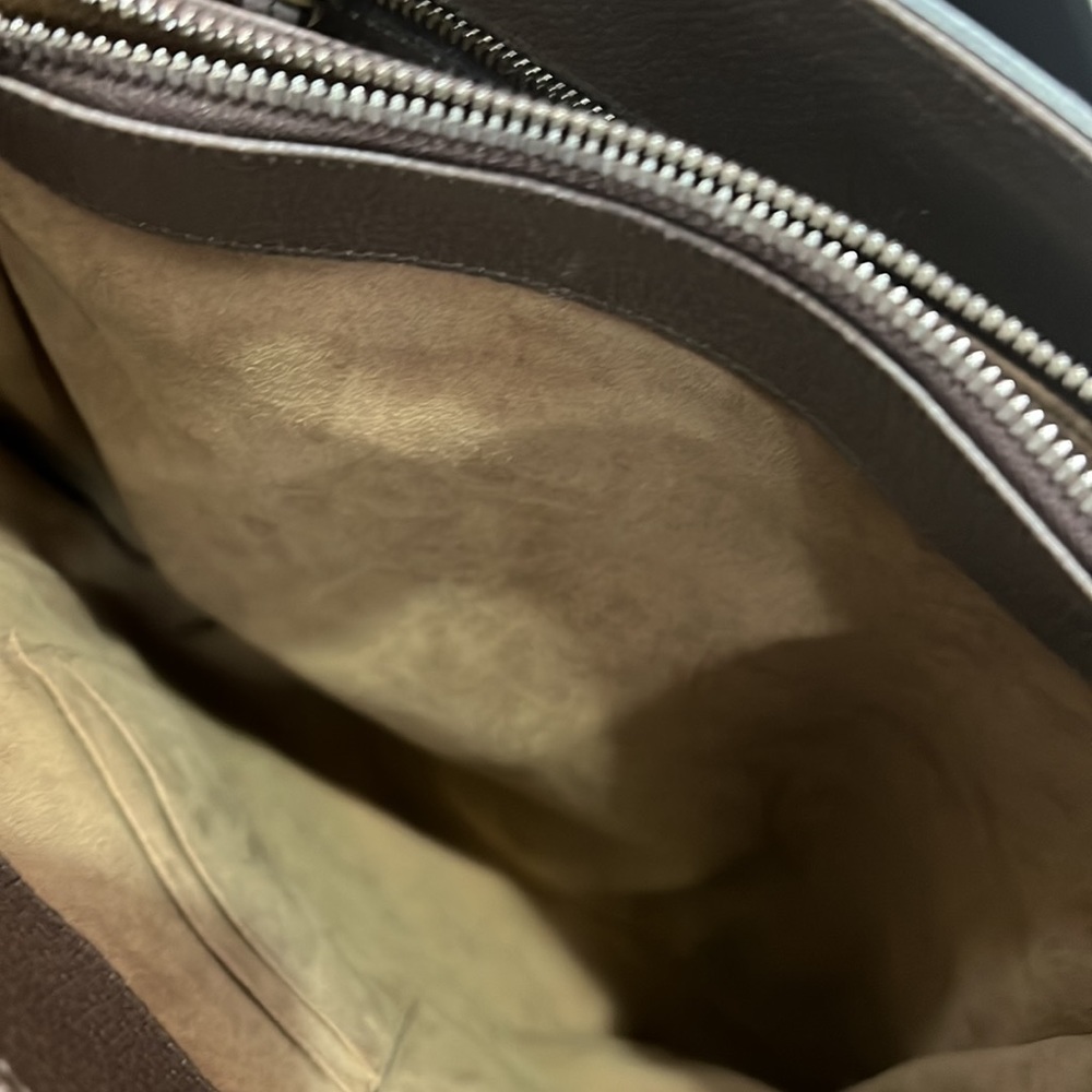 Gucci Tote bag 💼 Use for photo shoots no damage, it’s like new - Picture 9 of 13